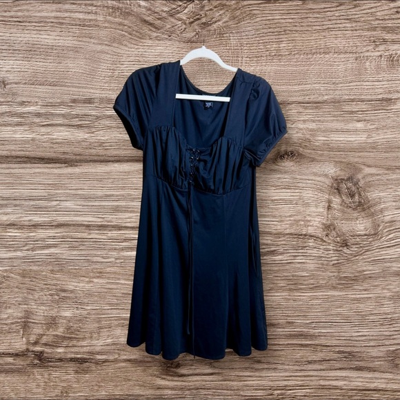 Hot Topic Black Empire Dress. Large - Picture 2 of 8